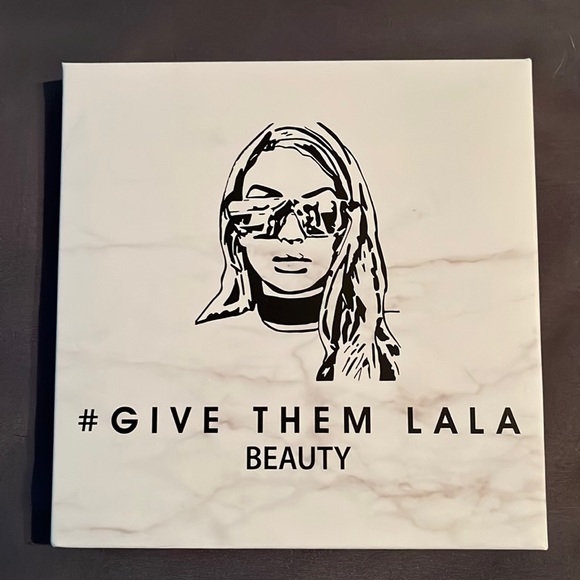 Give them Lala beauty makeup palette - Picture 2 of 4